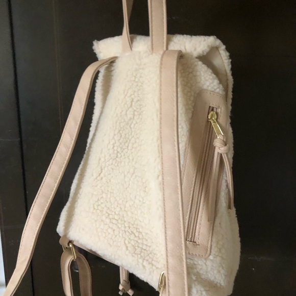 Brand new embroidered sherpa backpack - Picture 4 of 7